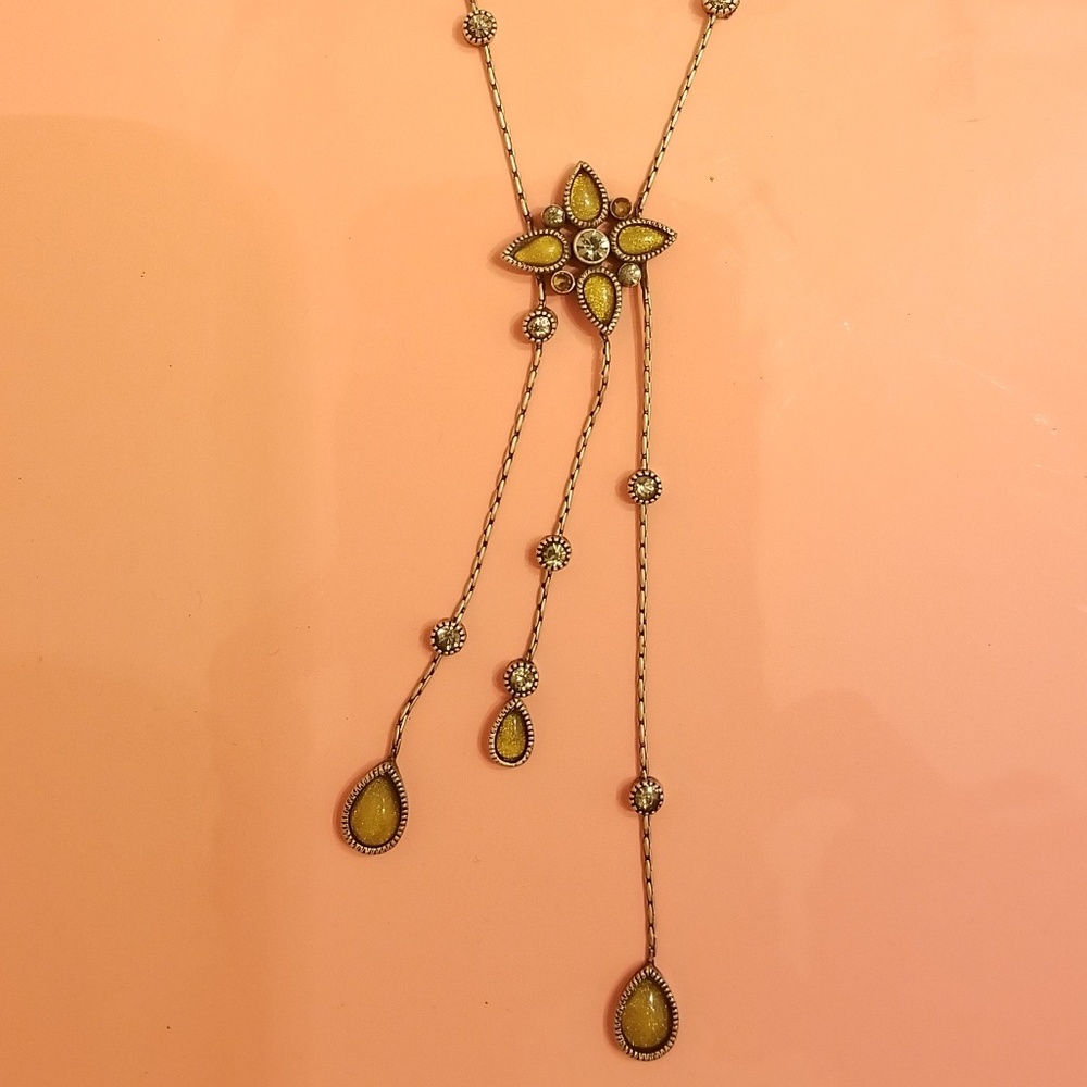 Lovely NY necklace in green, from smoke free home.